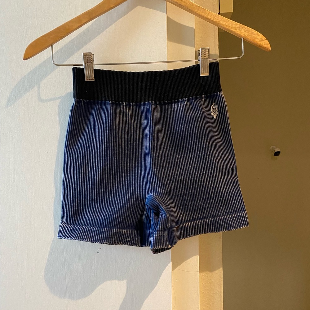 Free people women’s seamless workout shorts- size Xs/s